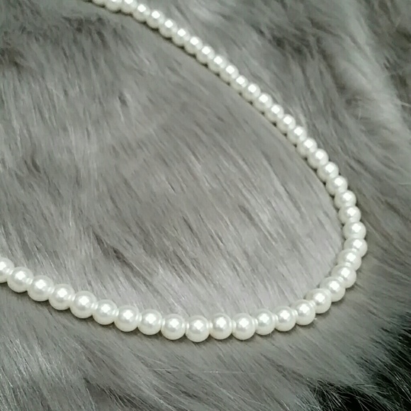 SOLD OUT GLAMOROUS STRAND OF PEARLS NWOT - Picture 3 of 3