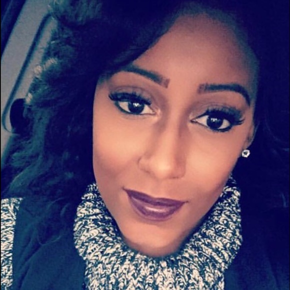 Meet your Posher, Alixandria - Picture 2 of 4