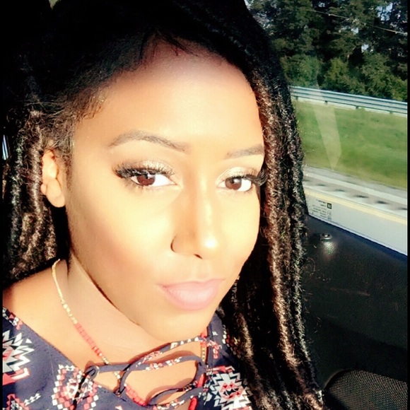 Meet your Posher, Alixandria - Picture 3 of 4