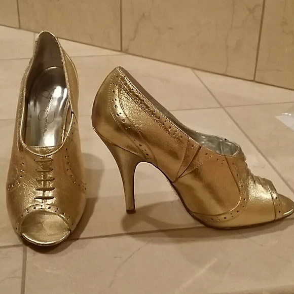 Jessica Simpson Gold Pumps