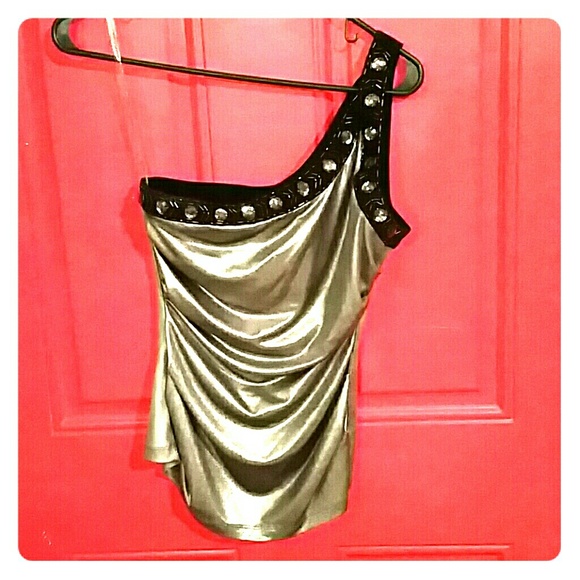 One sleeve party top