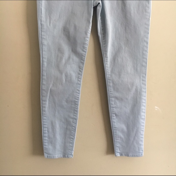 Light Blue Jeans - Picture 2 of 3