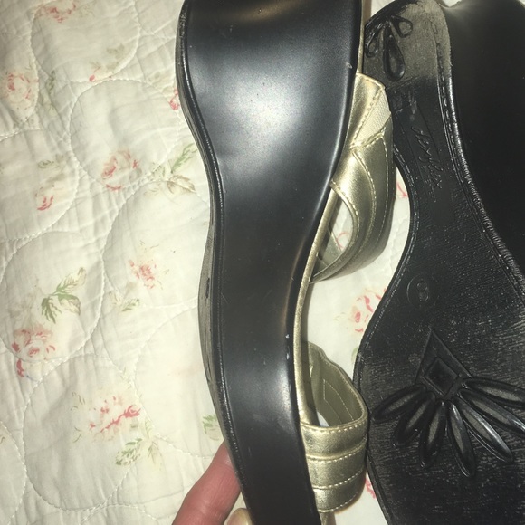 Shoes - Picture 4 of 4