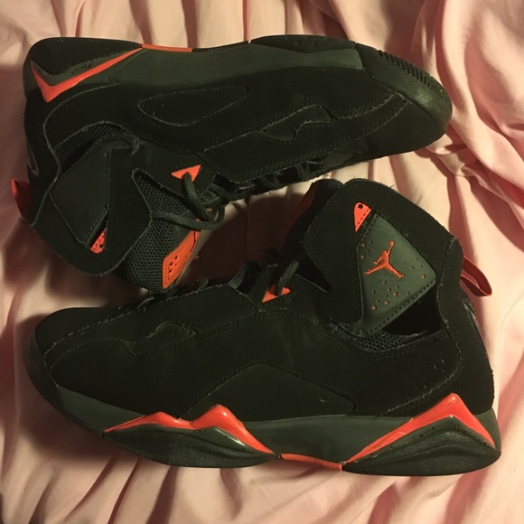 , size 8.5 still in the process of cleaning them❤️