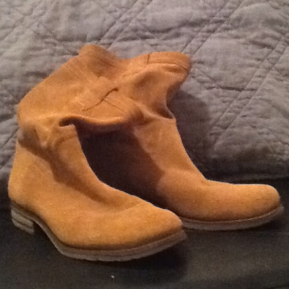 Naturalizer Slouchy buckskin suade ankle boots