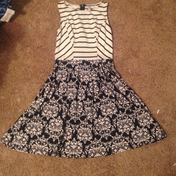 Cute dress - Picture 1 of 3