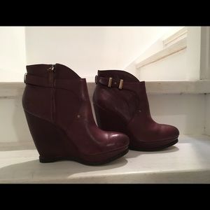 Boots short in burgundy