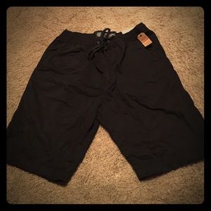 Men's American Eagle Shorts. Still has tags Size M