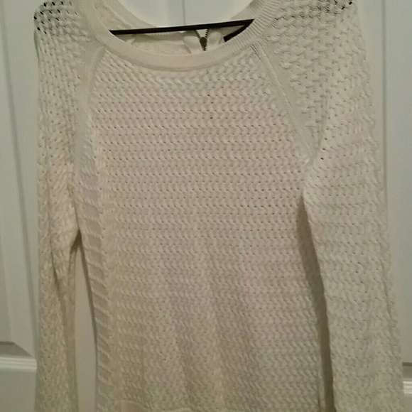 White American Eagle sweater