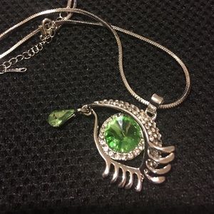 💚Green Eyes 💚silver necklace.  Show them off