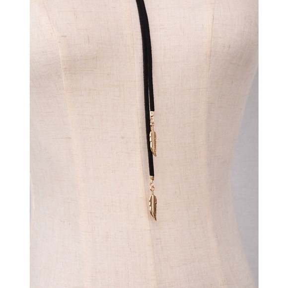 LAST ONE!Faux Suede Long Black Cord Feather Choker - Picture 4 of 4