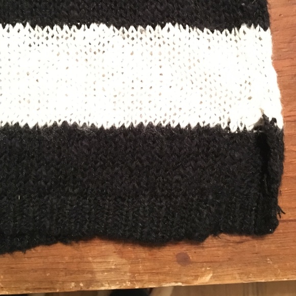 Black and white striped sweater - Picture 4 of 5