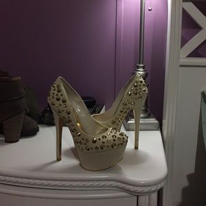 Size 6 nude heels