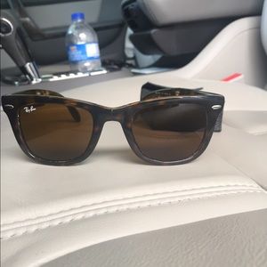 Ray ban folding wayfarer sunglasses