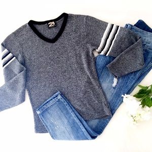 Gray V-neck Cropped Top