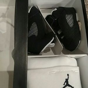 Baby shoes and matching hat