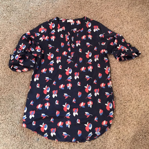 Pixley (Stitch Fix) Short Sleeve V neck - Medium