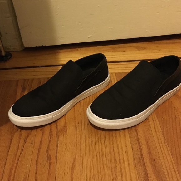 Hardly worn sneakers