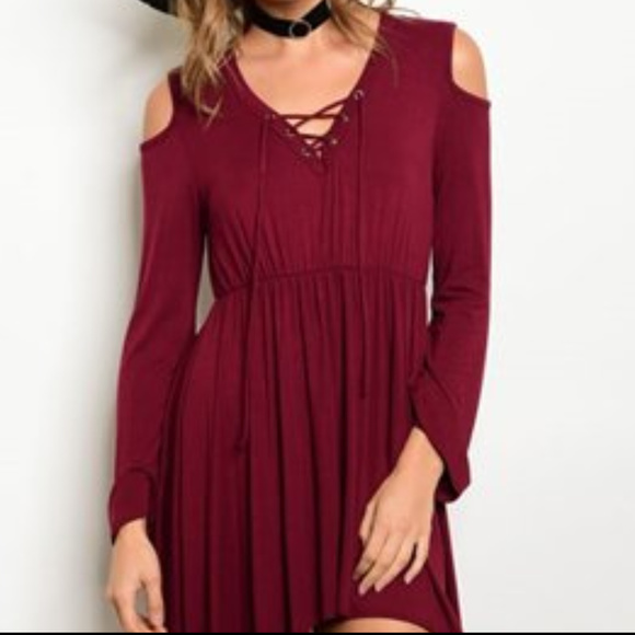 Sexy Cold shoulder burgundy jersey dress - Picture 3 of 3