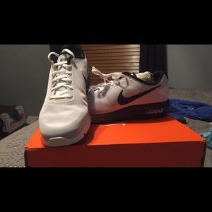 BRAND NEW NIKE AIR MAX SIZE 10.5