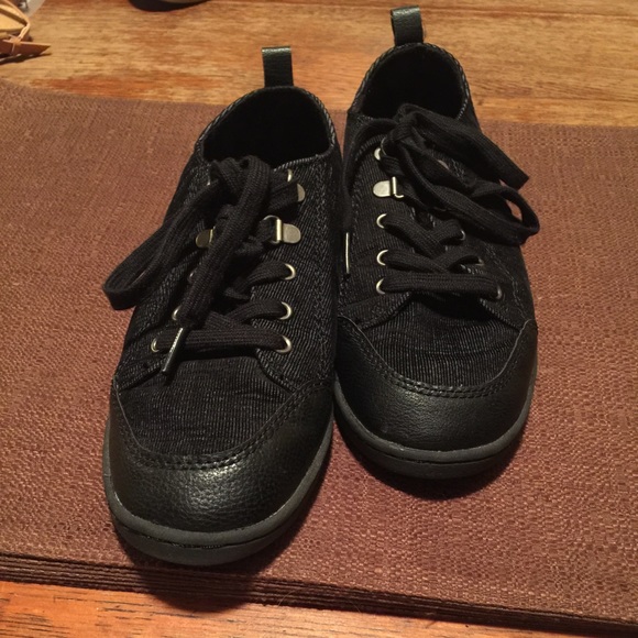 "Rocket Dog" Black Sneakers!