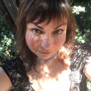 Meet your Posher, Lois