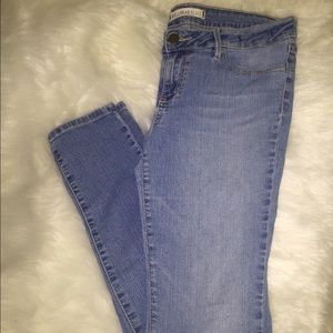 ▫️🔹Light colored denim leggings/ skinny jeans🔹▫️