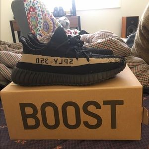 Yeezy Boost 350 V2