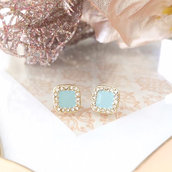 🆕 LC Gorgeous Stud Earrings