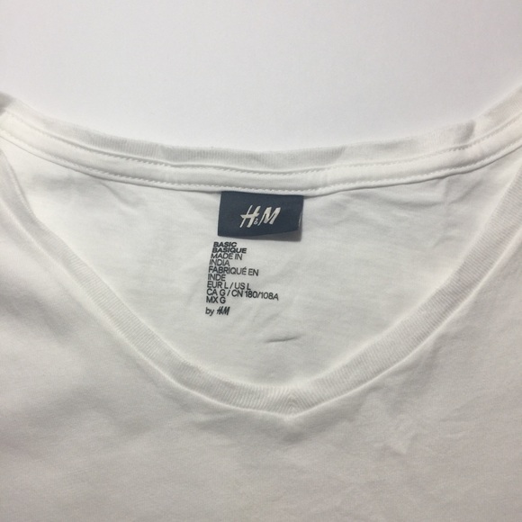 🎉🎉SOLD🎉🎉 H&M White Casual V-Neck TeeShirt - Picture 2 of 2