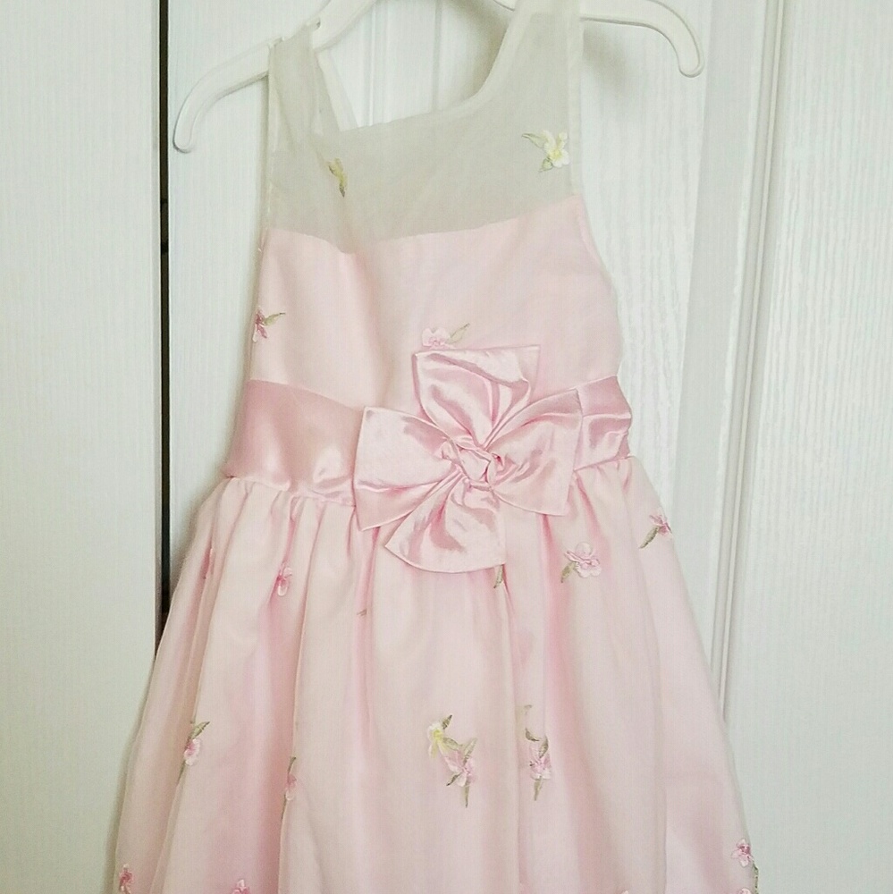 Girls size 5 dress perfect for the holidays or Easter pictures time