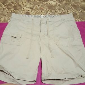 Kahki bermuda shorts