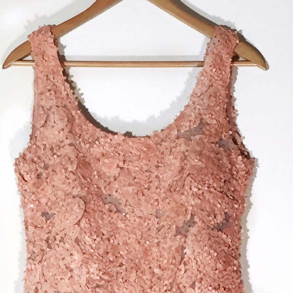 Dresses & Skirts - Forever 21 Slightly open back. Very cute