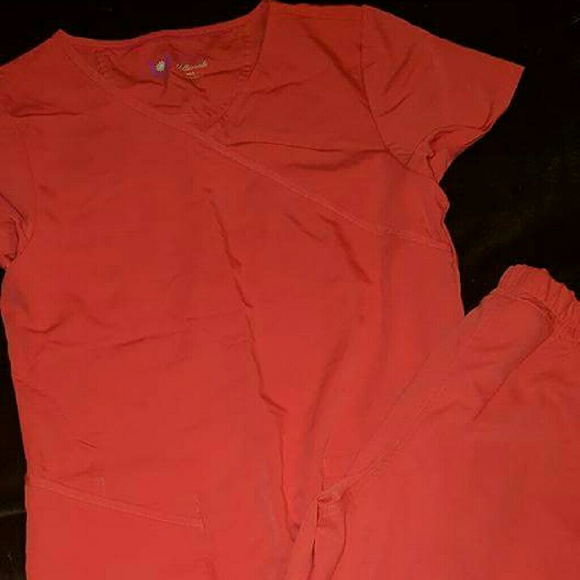 Urbane ultimate scrub set
