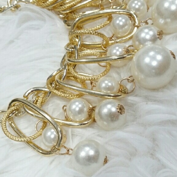 💋LAST ONE💋Fabulous Pearls n' Chains necklace. - Picture 3 of 3