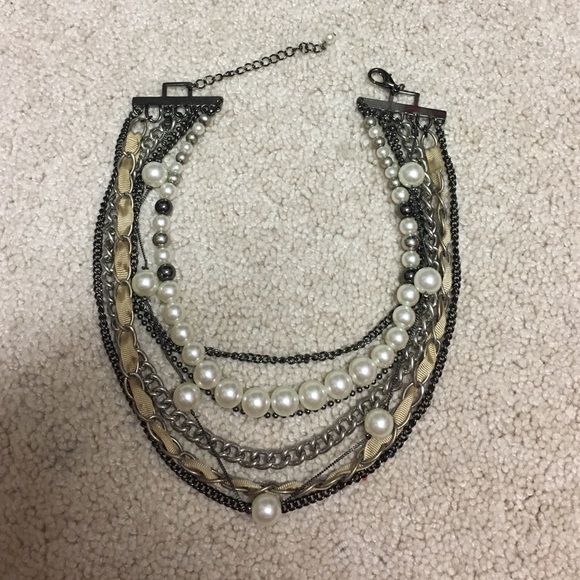 Adjustable pearl necklace