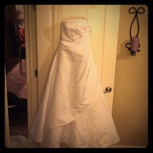 ***👰🏼NEW W/ TAGS David's Bridal Wedding Gown!***