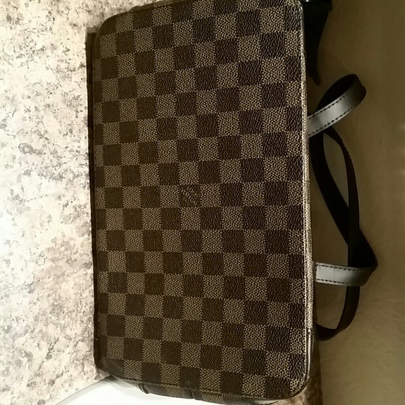 Louis Vuitton - Picture 3 of 3