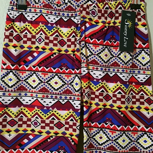 🎄New Multi-Color Pattern Capri Leggings🎄 - Picture 4 of 4