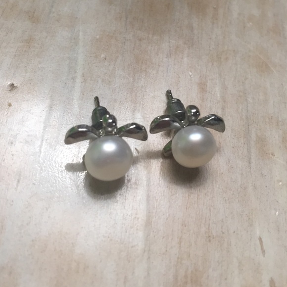 Turtle Pearl Earrings - Picture 1 of 2