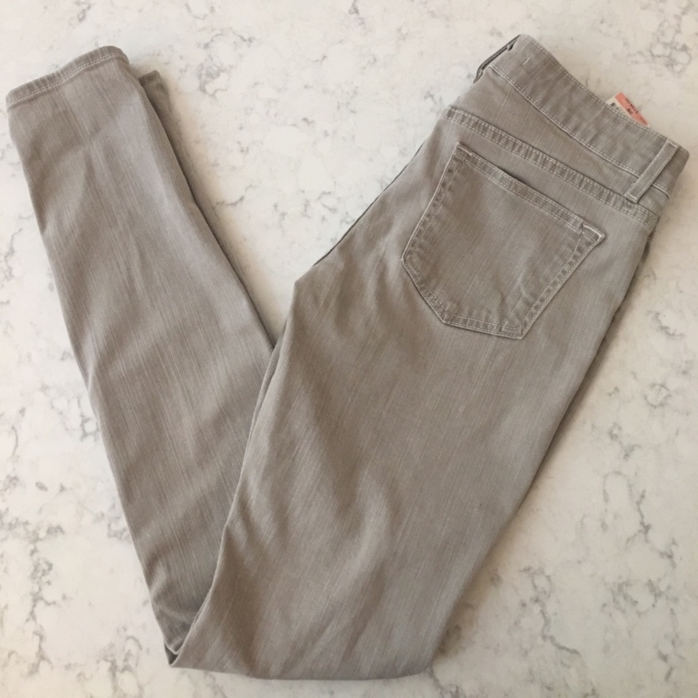 NWT tan/beige/khaki Rich & Skinny jeans 26!