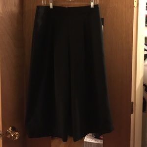 NWT BCBG MAXAZRIA Darryl Culottes in Black. Size 8