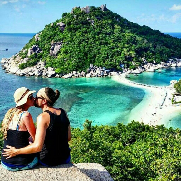 Meet your Posher, Juliana - Picture 2 of 8