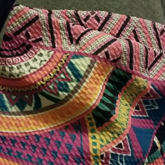 Aztec pattern shorts - Picture 3 of 3