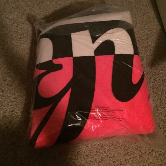 PINK Sherpa blanket - Picture 2 of 3