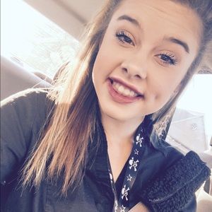 Meet your Posher, Makayla