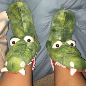 Alligator slippers