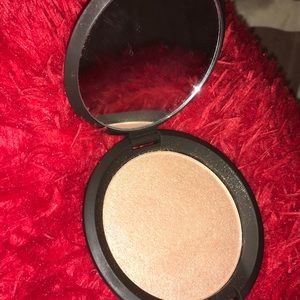 Becca Champagne Pop