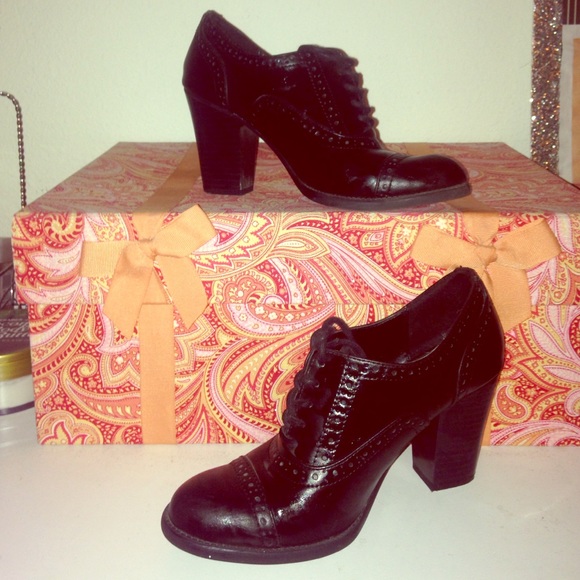 Black Oxford heals