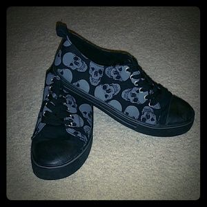 Hot Topic Skull Tennis Shoes